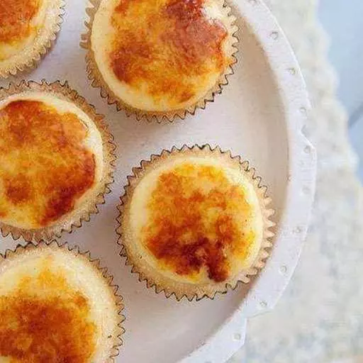 Creme Brûlée Cheesecake Cupcakes