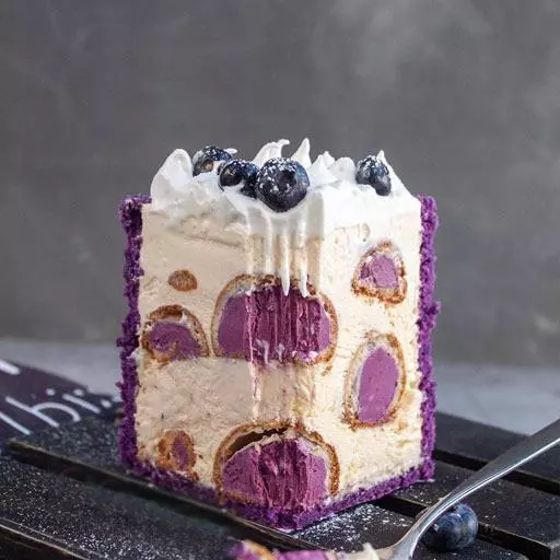 Шикарный профитрольный торт с черничным курдом