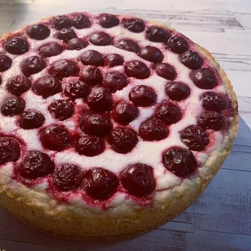 Песочный творожный пирог с вишней