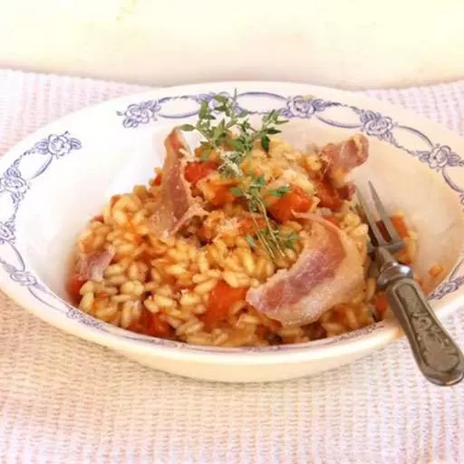 Рисовая каша с тыквой и беконом