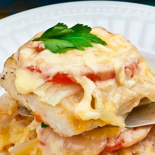 Рыбка с сыром и помидорами