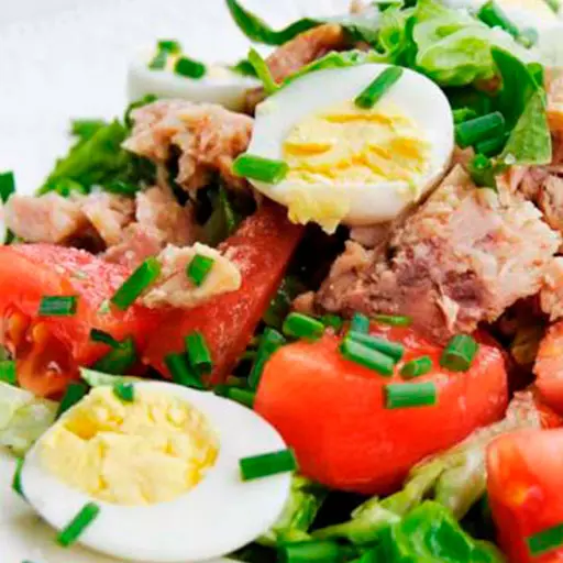 Салат с тунцом и яйцом