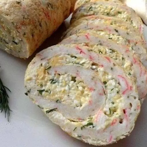 Рулет из крабовых палочек