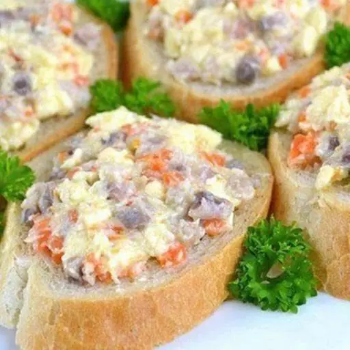 Закуска из селедки и плавленого сыра