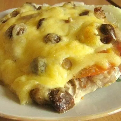 М'ясо по-купецьки (з грибами)