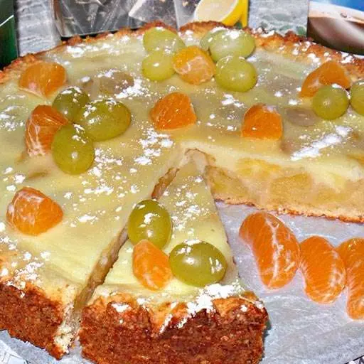 Заливной творожно-яблочно-виноградный пирог
