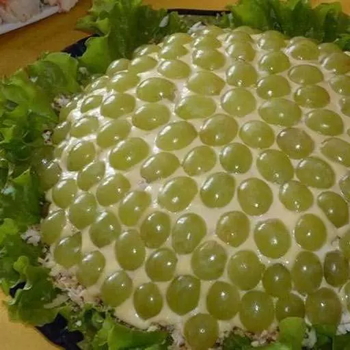 Салат з куркою та виноградом