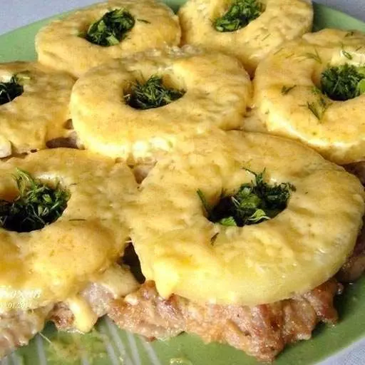 Куриные отбивные с ананасом