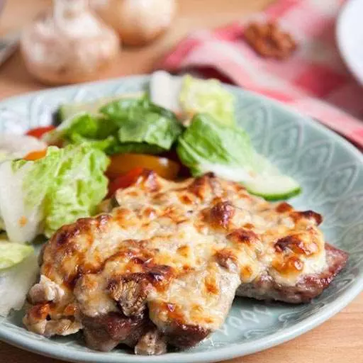 Свинина под сырной корочкой