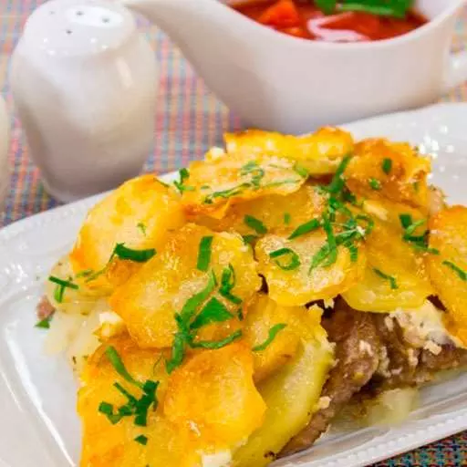 Мясо в духовке с картошкой и грибами
