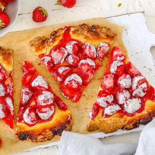 Песочный пирог с клубникой