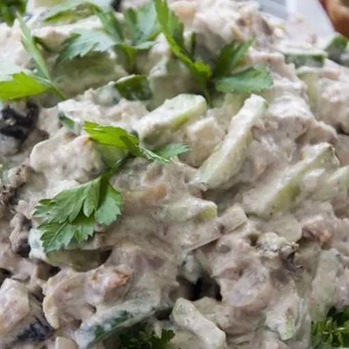 Салат из курицы праздничный