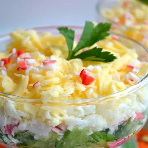 Слоёный салат с крабовым мясом