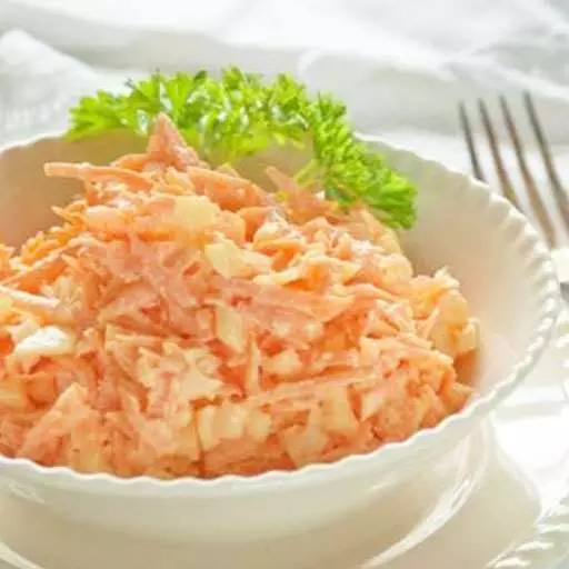 Морковный салат с яйцом
